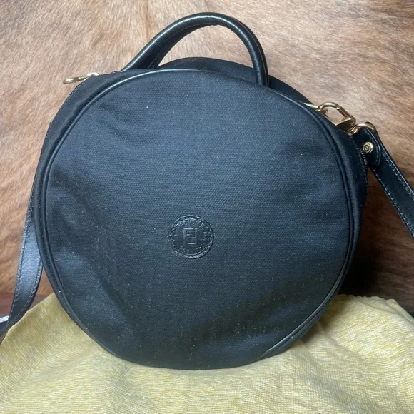 Round FENDI w/ dust bag - Picture 2 of 15